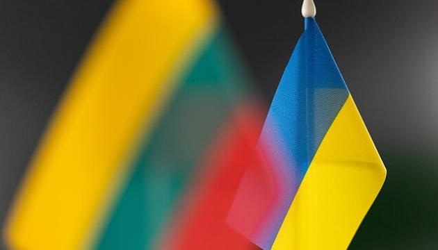 Литовський департамент міграції оголосив про продовження терміну дії посвідок на проживання для біженців до 2026 року.