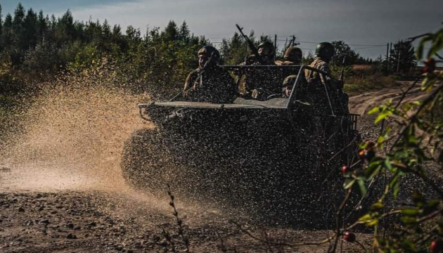 З початку доби супротивник провів 73 наступальні дії, збройні зіткнення тривають на п'яти фронтах.